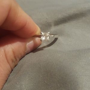 1/2 carat white sapphire solitare ring